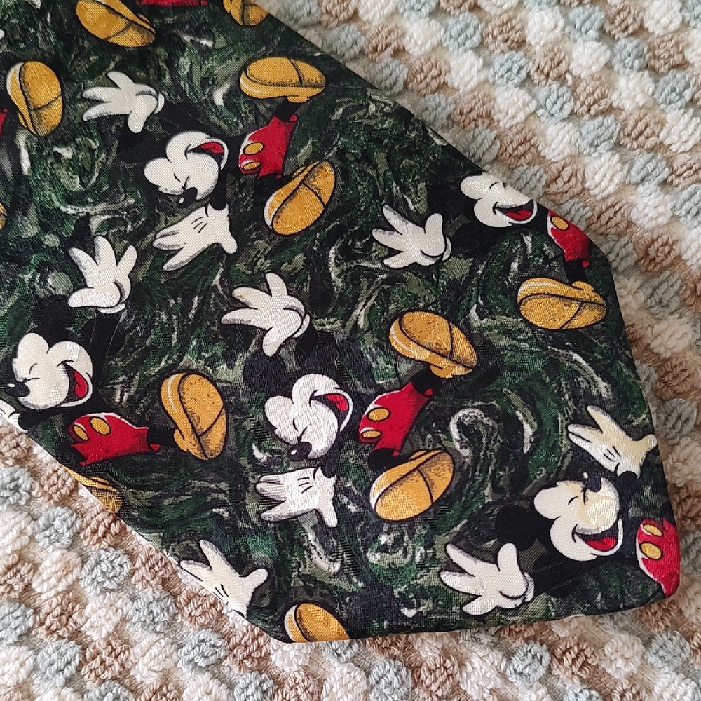 MICKEY MOUSE silk tie Disney Store 4" Like New. Gift!